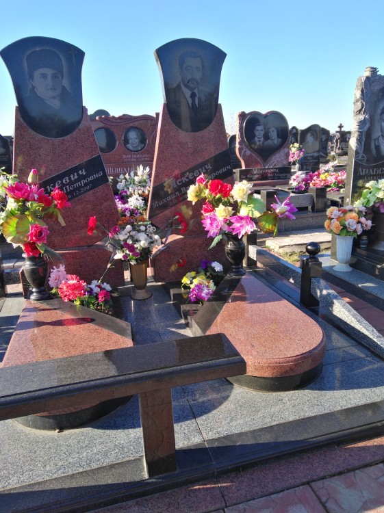 Гранитный памятник00072