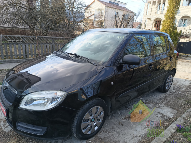 Автомобиль Шкода Фабиа skoda fabia 1,2 бензин 2010год  честный прбег 122000км состояние Нового автомобиля один владелец  4868$