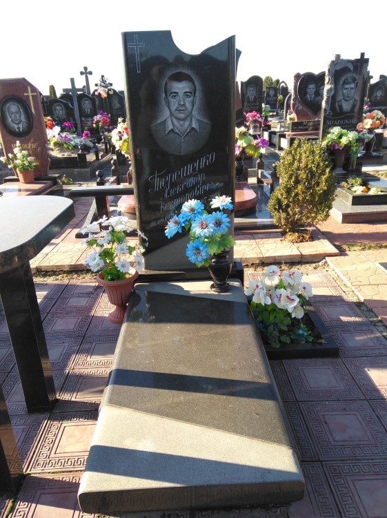 Гранитный памятник 00075