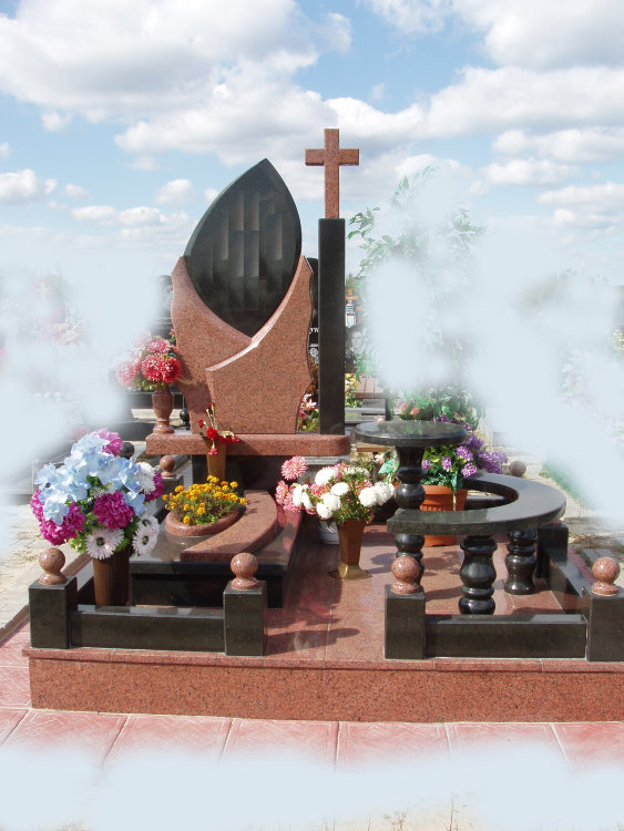 00026Гранитный памятник00026