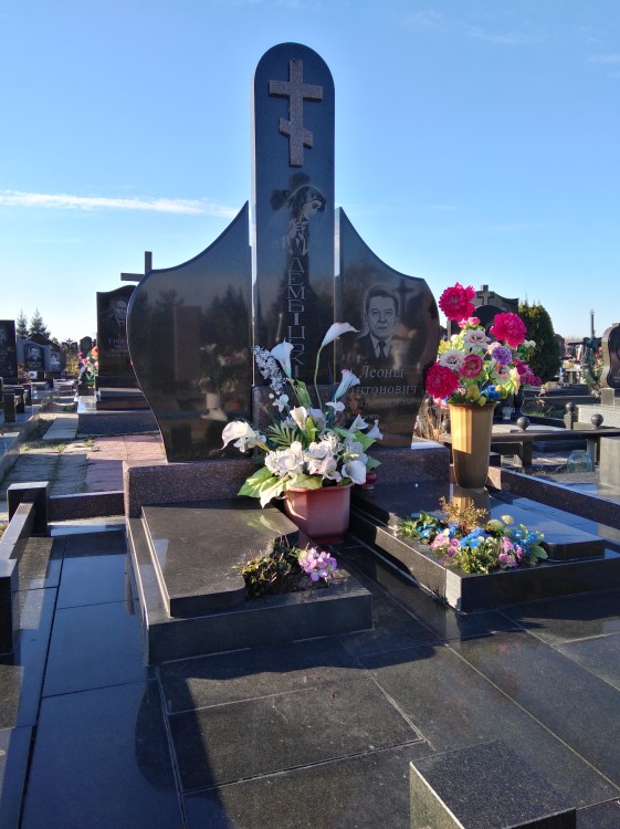 Гранитный памятник 000110