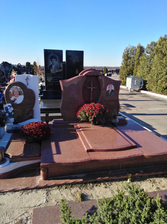 00064Гранитный памятник00064