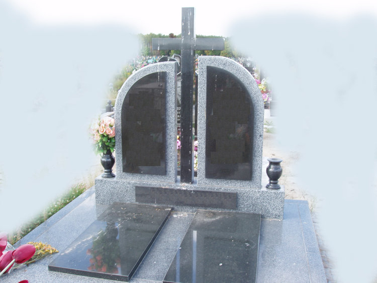 00012Гранитный памятник00012