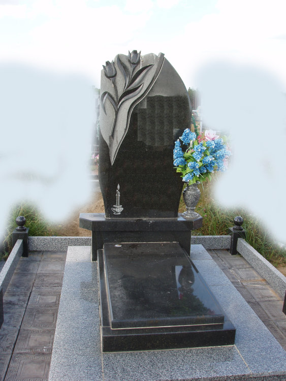 00014Гранитный памятник00014