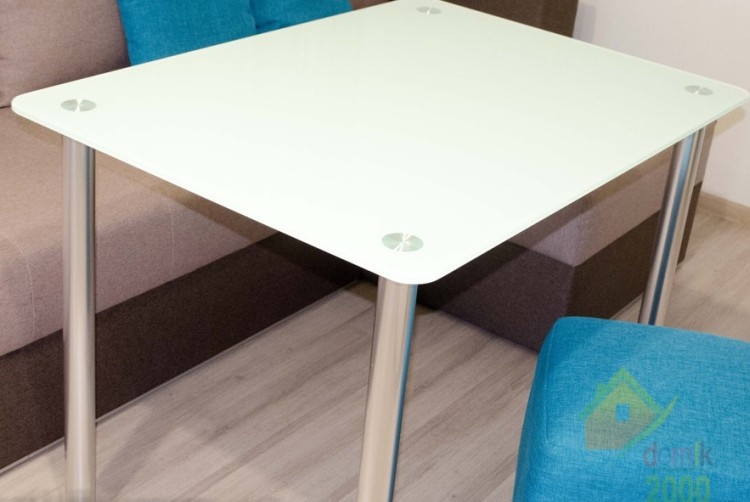 Стол стеклянный белый