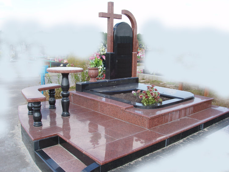 00016Гранитный памятник00016